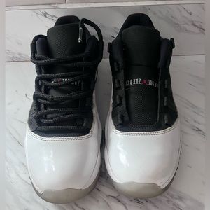 Jordan low top retro 11’s